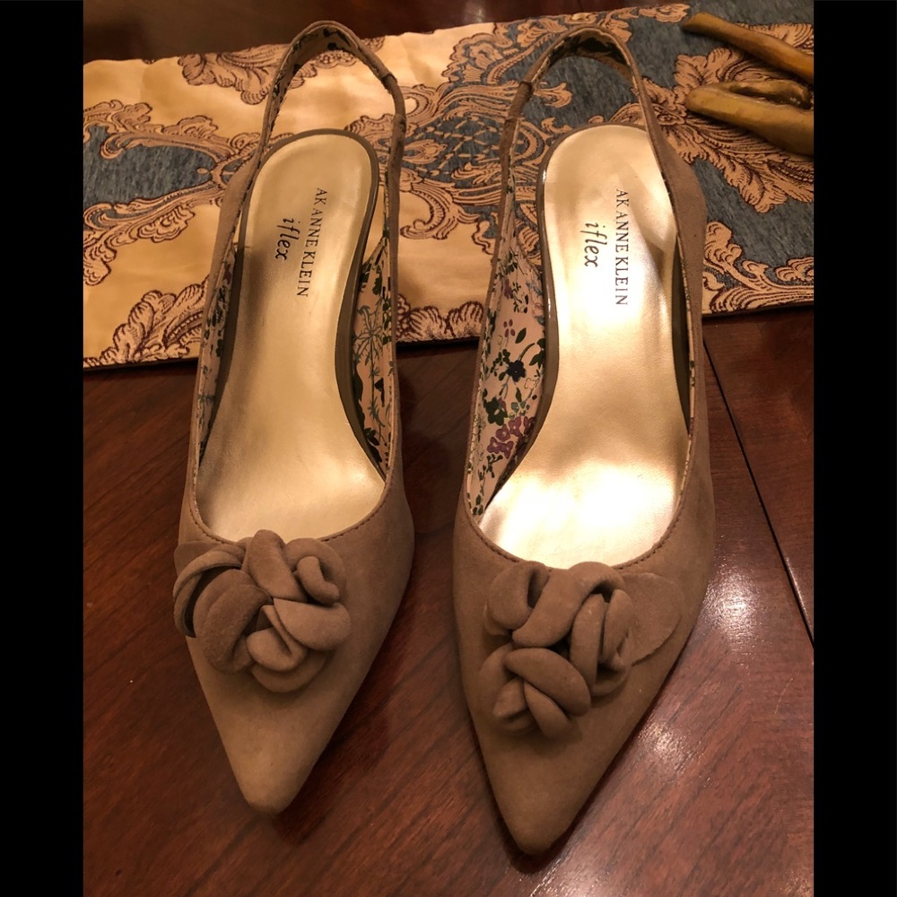 Anne Klein suede pumps